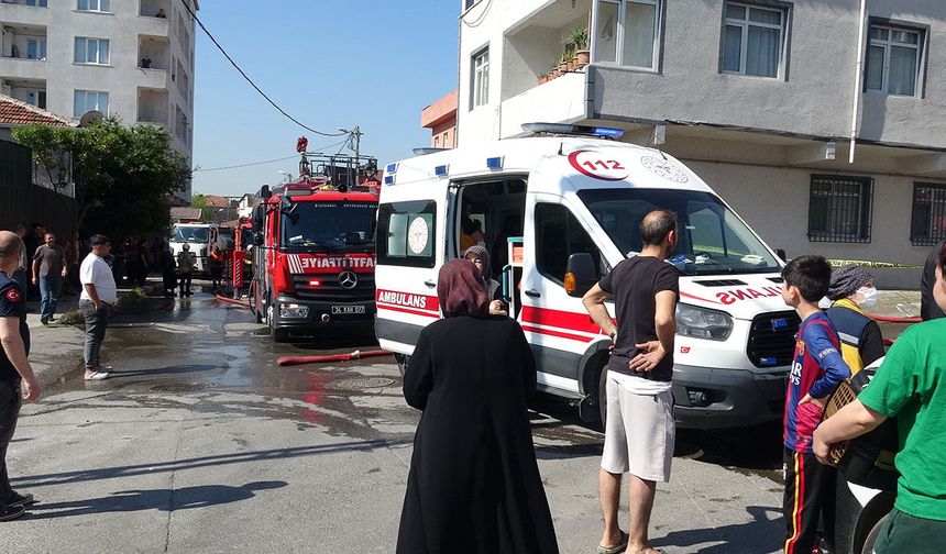 Pendik’te korkutan yangın: Daire alevlere teslim oldu