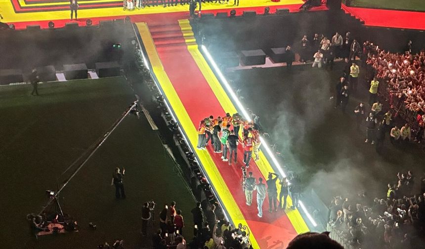 Şampiyon Galatasaray kupasına kavuştu