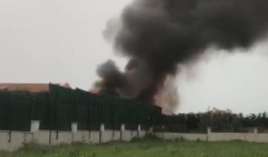 Silivri'de tek katlı ev alev alev yandı