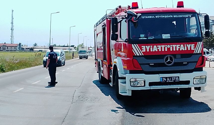 Silivri’de tehlikeli sızıntı: TIR’dan akan mazot yolu kayganlaştırdı