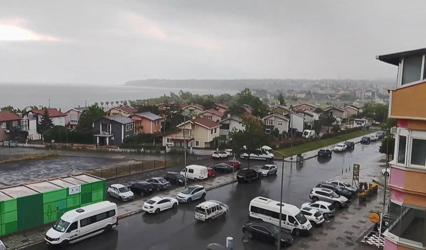 Sağanak yağış Silivri’yi vurdu: Yollarda su birikti