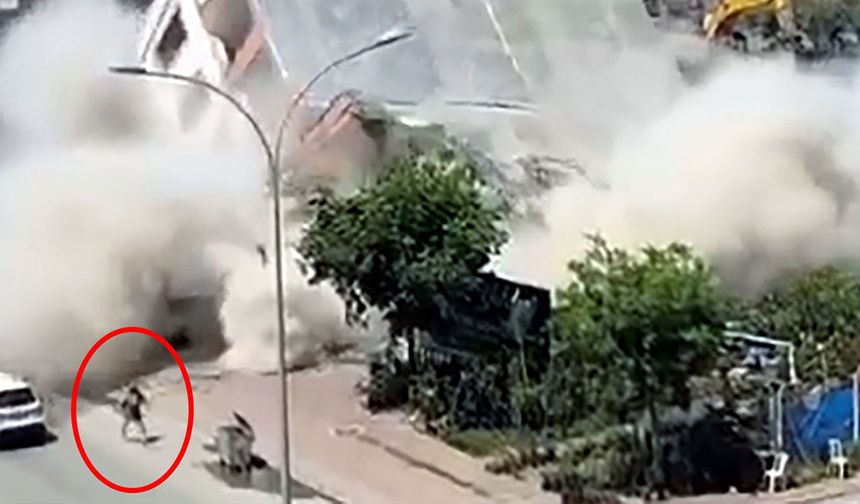 Yıkımda panik anları: Kadın enkaz altında kalmaktan son anda kurtuldu