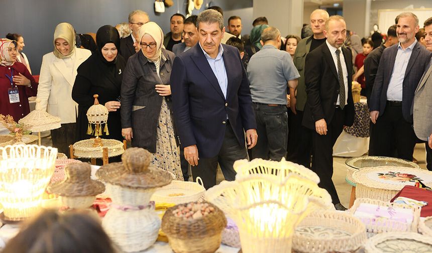 Esenler'de "Meslek Edindirme Kursları Yıl Sonu Sergisi" açıldı