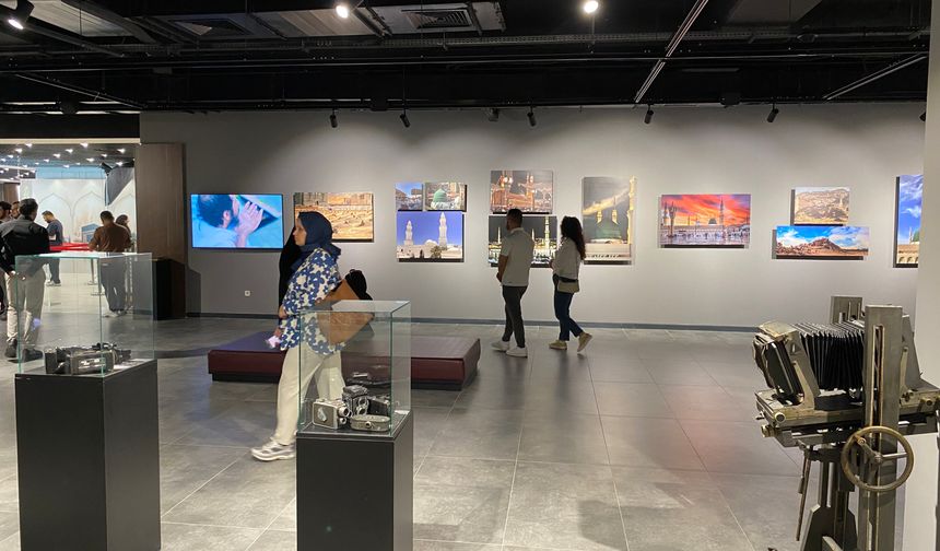 Başakşehir’de ‘Üç Harem: Mekke Medine Kudüs’ sergisi sanatseverlerle buluştu