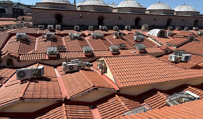 Kapalıçarşı turuna yoğun ilgi: Çatıda adeta fotoğraf yarışı