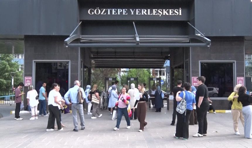 Okul önlerinde heyecanlı YKS bekleyişi başladı