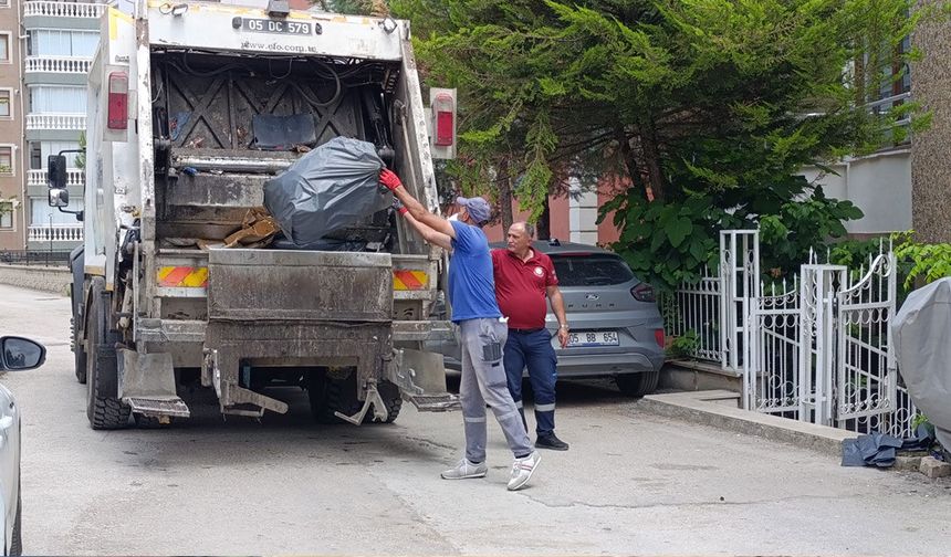 Kötü koku gerçeği ortaya çıkardı: Evden 1 ton çöp çıkarıldı