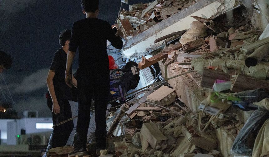 Venezuela'da art arda şiddetli depremler!