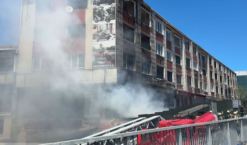 E-5 kenarında korkutan yangın, uzun araç kuyrukları oluştu