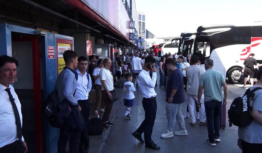 Okullar kapandı, otogarlarda tatil yoğunluğu başladı