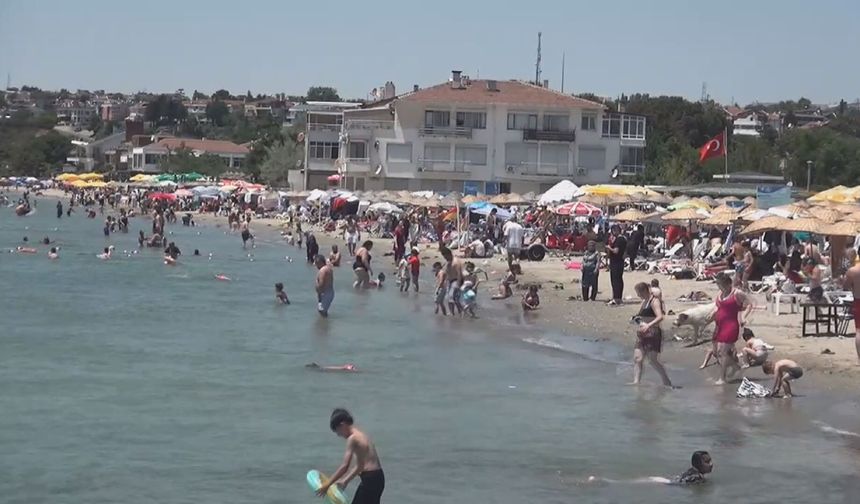 Sıcak havadan bunalanlar plajlara akın etti