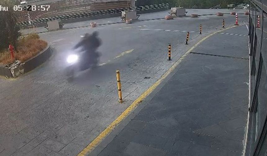 İstanbul'da AVM'ye silahlı saldırı: Kurşunlar camlara isabet etti