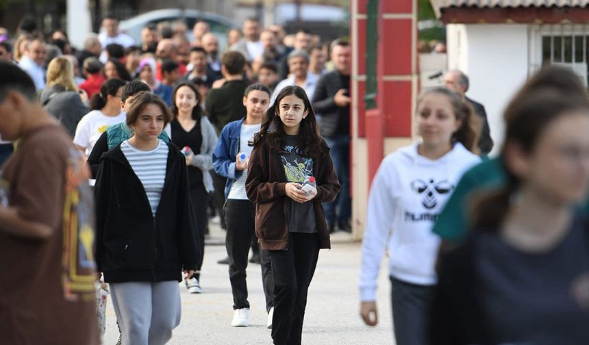 Milli Eğitim Bakanı Yusuf Tekin açıkladı: Cuma günü okullar tatil edildi