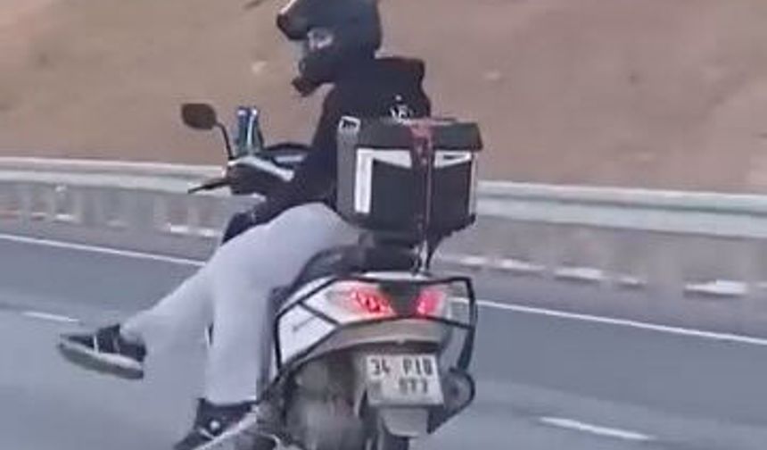 Ümraniye'de seyir halindeki motokuryenin tehlikeli yolculuğu