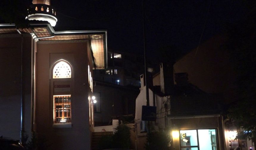 Tarihi caminin yanı başındaki mekân tartışma yarattı