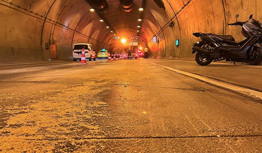 Bomonti Tüneli’nde korkutan kaza: Motosikletler peş peşe devrildi