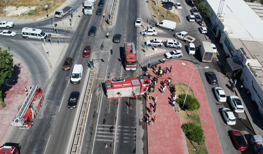 Büyükçekmece'de itfaiye aracı devrildi