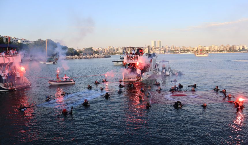 Moda İskelesi'nde tarihi kutlama