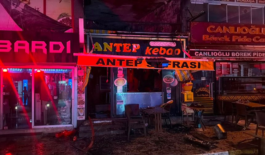 Restoranın bacasında çıkan yangın 5 katlı binaya sıçradı