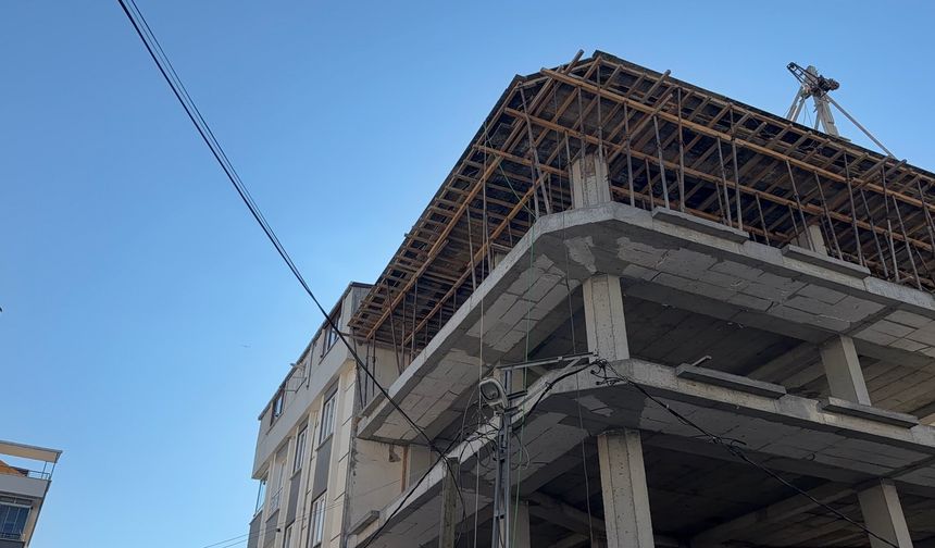 Arnavutköy’de inşaatta beton dökülürken 6 katlı binanın duvarı patladı