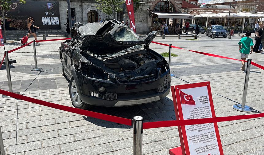 15 Temmuz'un simgesi Üsküdar'da: Tankın ezdiği araç sergileniyor