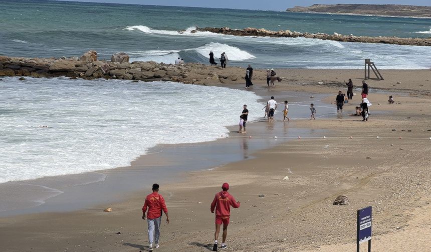 Karadeniz'de dev dalgalar alarmı: Cankurtaranlar seferber oldu