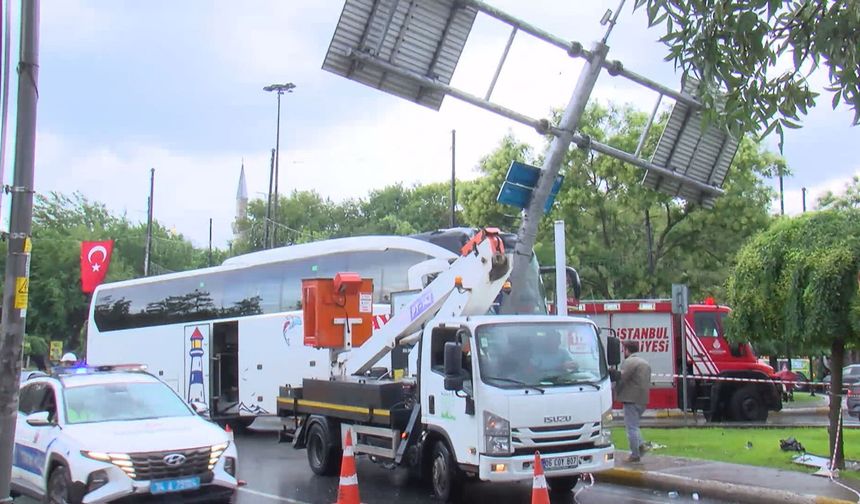 Eyüpsultan'da yolcu otobüsü otomobile çarptı: 2'si ağır 30 yaralı