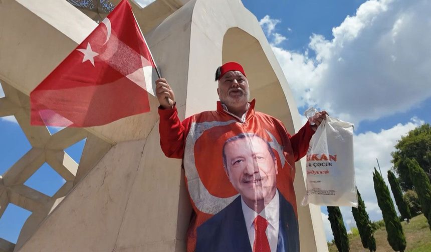 15 Temmuz Şehitler Anıtı'nda duygusal anlar! Kilometrelerce yol kat etti
