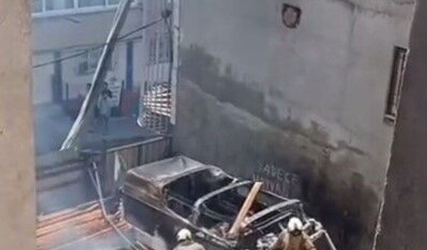 İnşaat malzemelerinde çıkan yangın kamyonete sıçradı