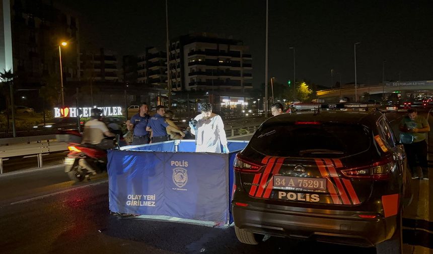 Bakırköy'de gece yarısı kaza: Yaya olay yerinde hayatını kaybetti