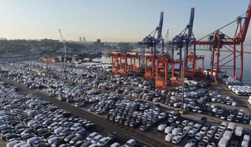 Haydarpaşa Limanı'nda otomobil seli! Binlerce sıfır araç böyle görüntülendi