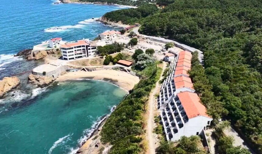 Riva’da talan edilen, bir dönem Milli Takım’ın da kamp yaptığı 186 odalı otel yıkılıyor
