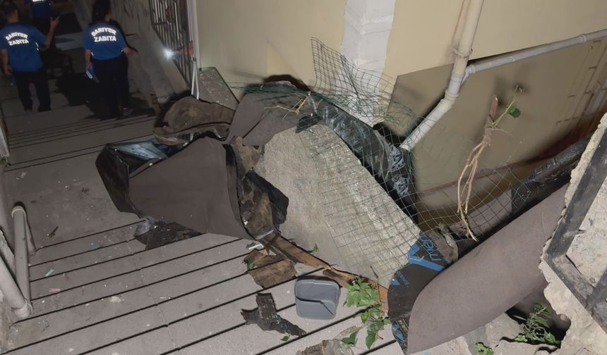 Sarıyer'de fırtına nedeniyle bazı binaların çatıları uçtu
