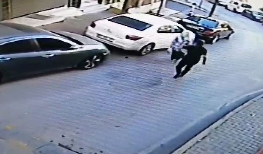 Şişli'de kadın yolda yürürken saldırıya uğradı: O anlar kamerada