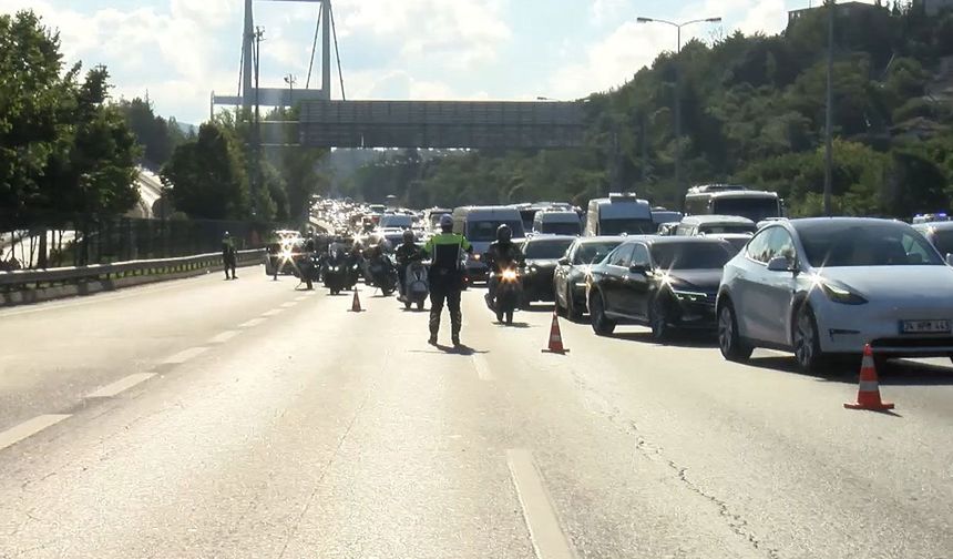 TEM Otoyolu'nda servis midibüsü devrildi: 13 yaralı