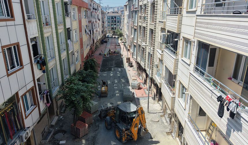 Esenyurt'ta yol yenileme çalışmaları aralıksız sürüyor