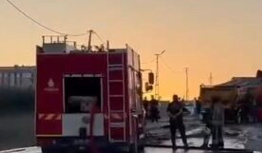 Arnavutköy'de hafriyat kamyonunda çıkan yangın söndürüldü