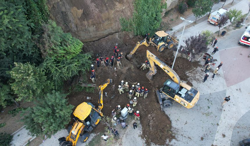Büyükçekmece Mimar Sinan Sahil’de toprak kayması