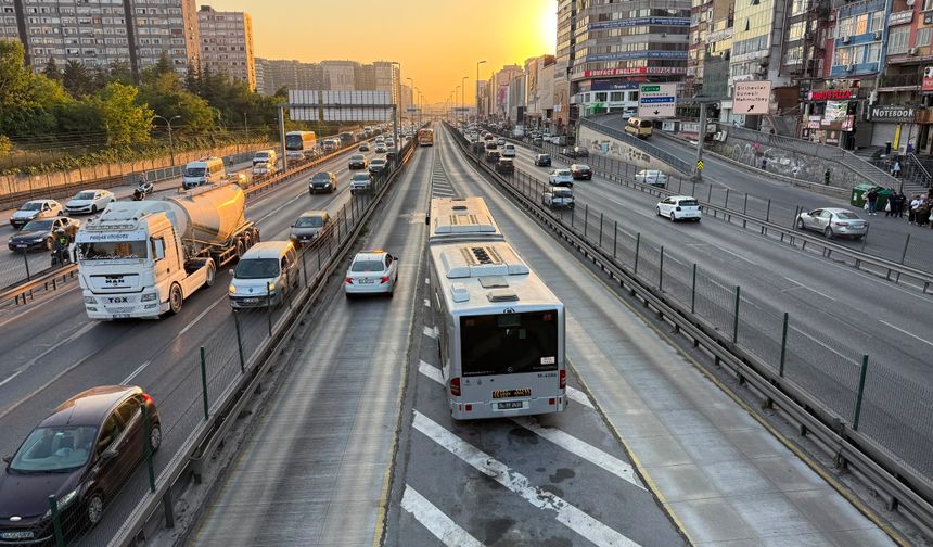 Şirinevler’de metrobüsün çarptığı kadın yaralandı