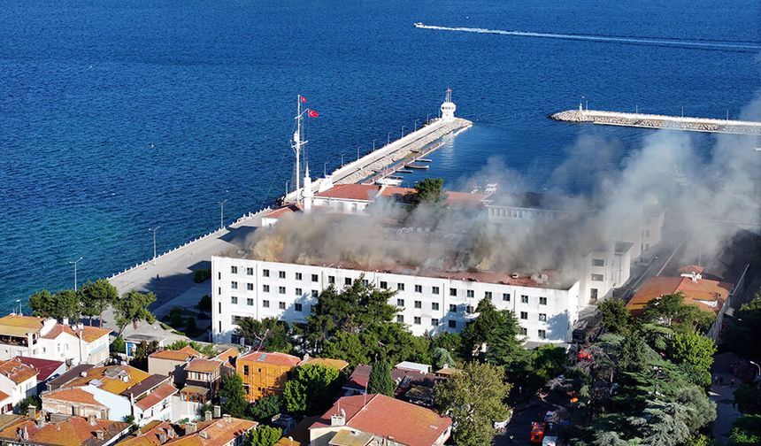 Heybeliada Deniz Harp Okulu'nda çıkan yangın söndürüldü