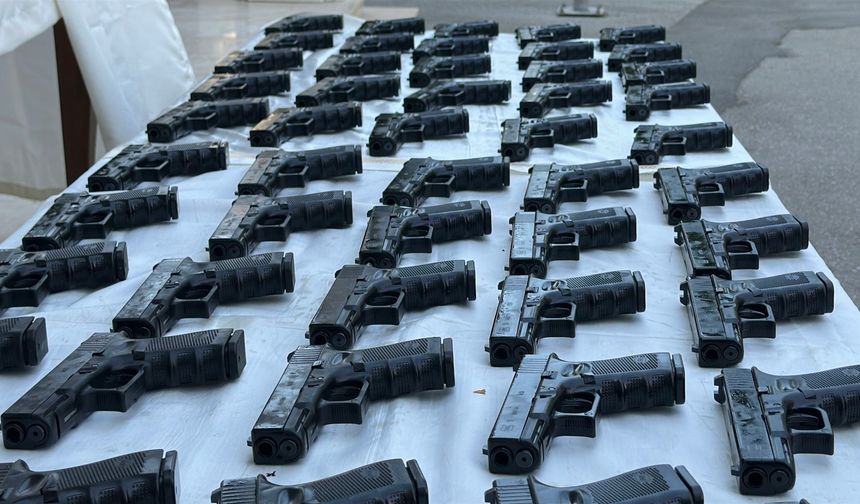 İstanbul ve Kocaeli’ne silah sevkiyatı yapacaktı, Sakarya’da 100 tabancayla yakalandı