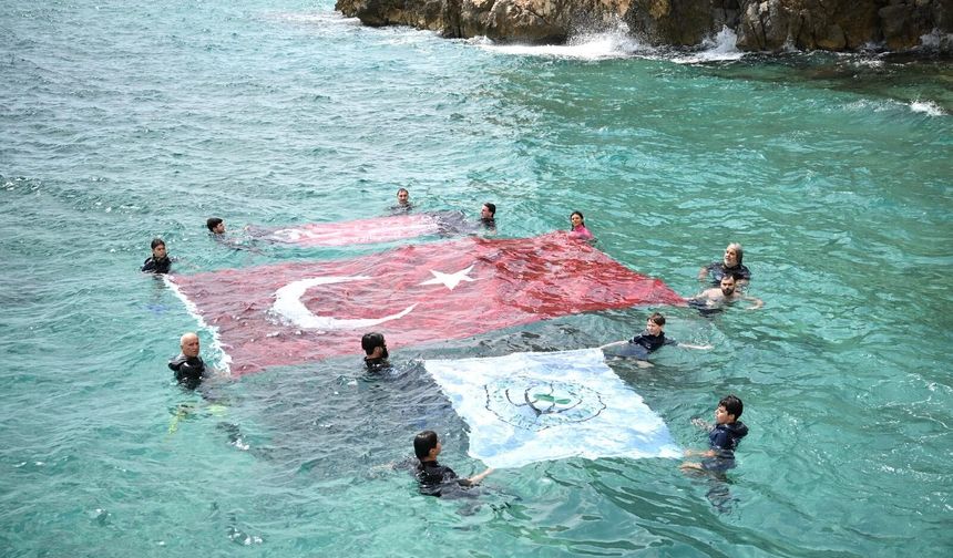 Gaziosmanpaşa Belediyesi Saros Körfezi'nde Türk bayrağı dalgalandırdı