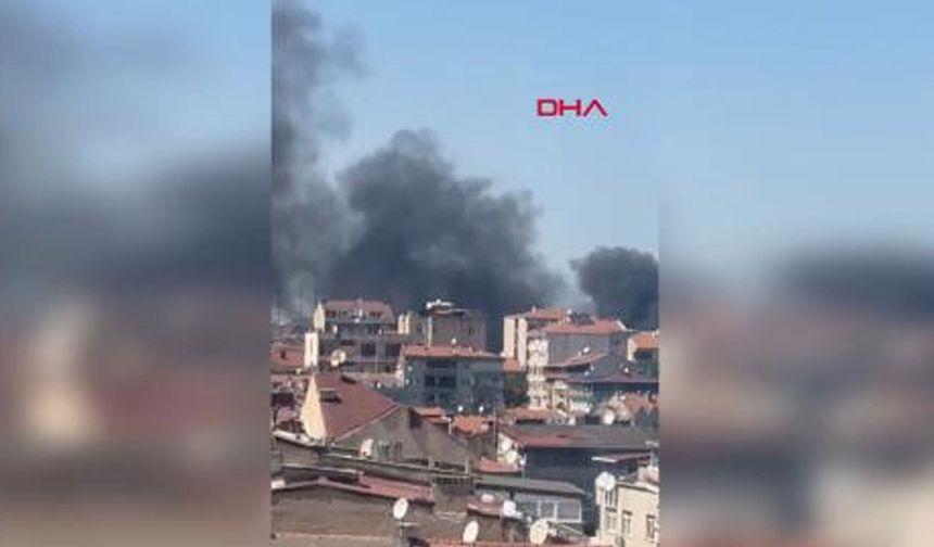 Gaziosmanpaşa'da 4 katlı binadan yükselen alevler yandaki apartmana sıçradı