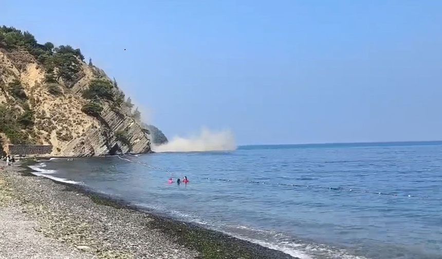 Korkutan heyelan: Kaya parçaları denize düştü