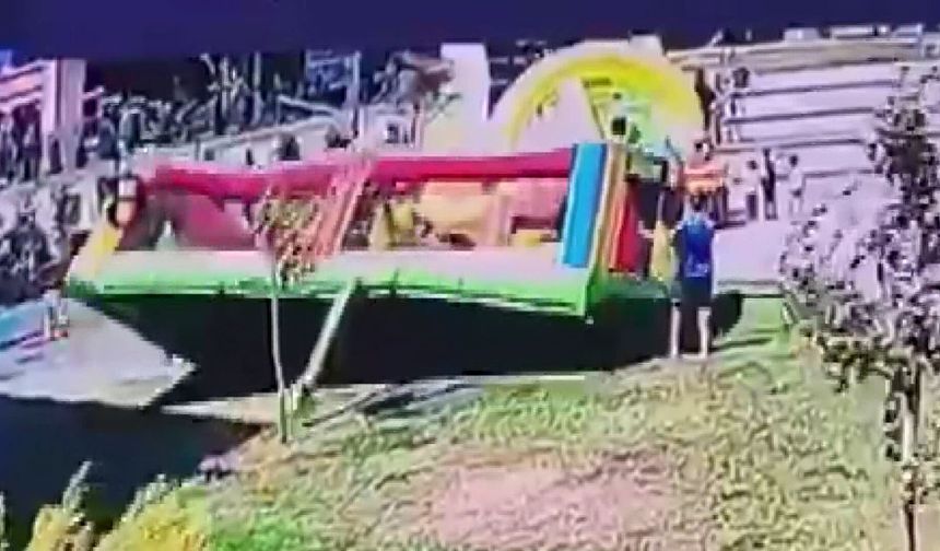 Şişme oyun parkı rüzgar nedeniyle ters döndü; 3 çocuk yaralandı