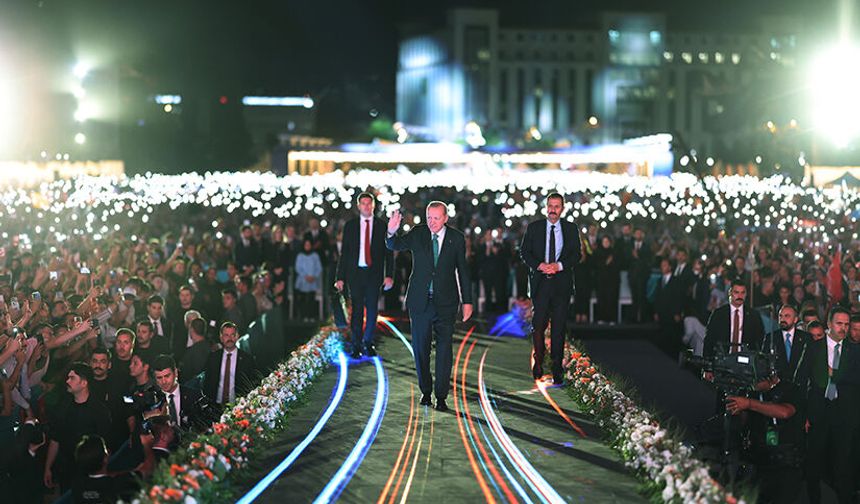 'Türkiye'yi küllerinden yeniden inşa ettik, istikbalini de inşa edeceğiz'