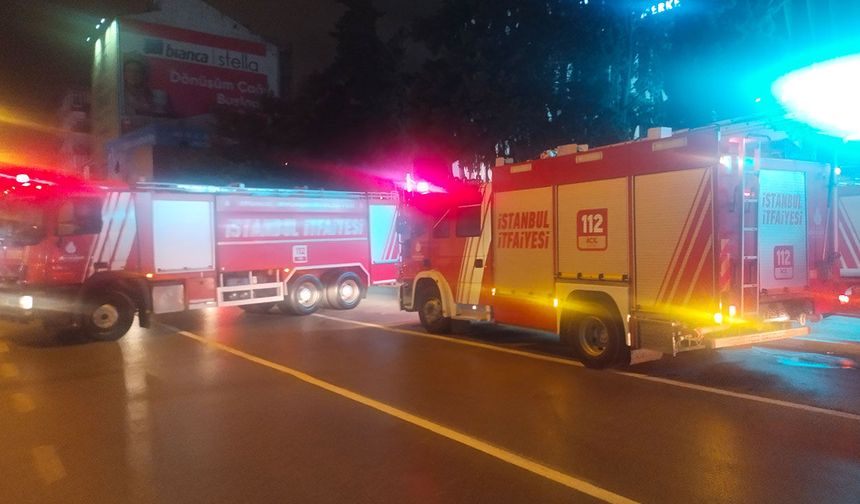Sultanbeyli'de alışveriş merkezinde korkutan yangın