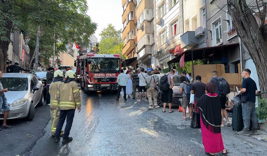 Beyoğlu’nda otel yangını: 17 kişi tahliye edildi