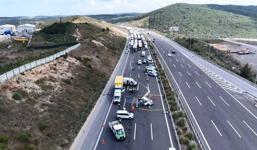 Kuzey Marmara Otoyolu'nda kamyon ile hafif ticari araç çarpıştı