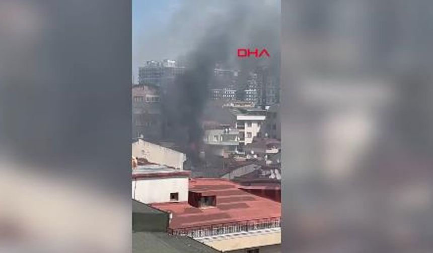 Kağıthane'de 4 katlı binanın çatısında yangın